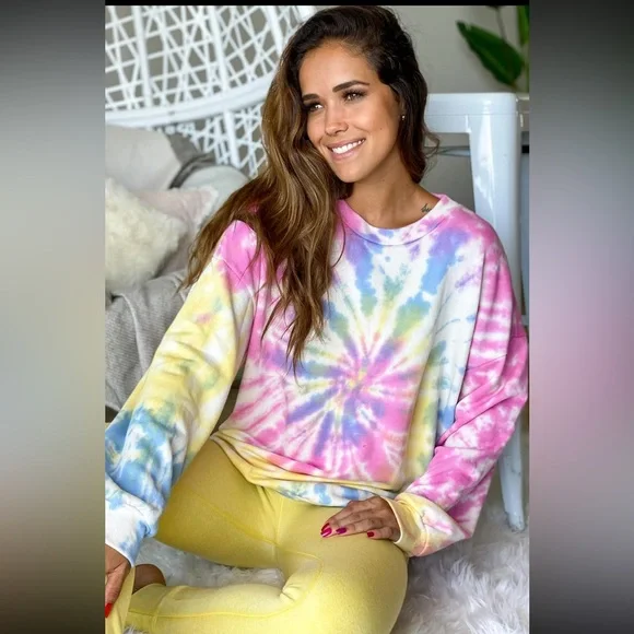 Women’s TieDye Pullover Sweatshirt - Picture 5 of 7